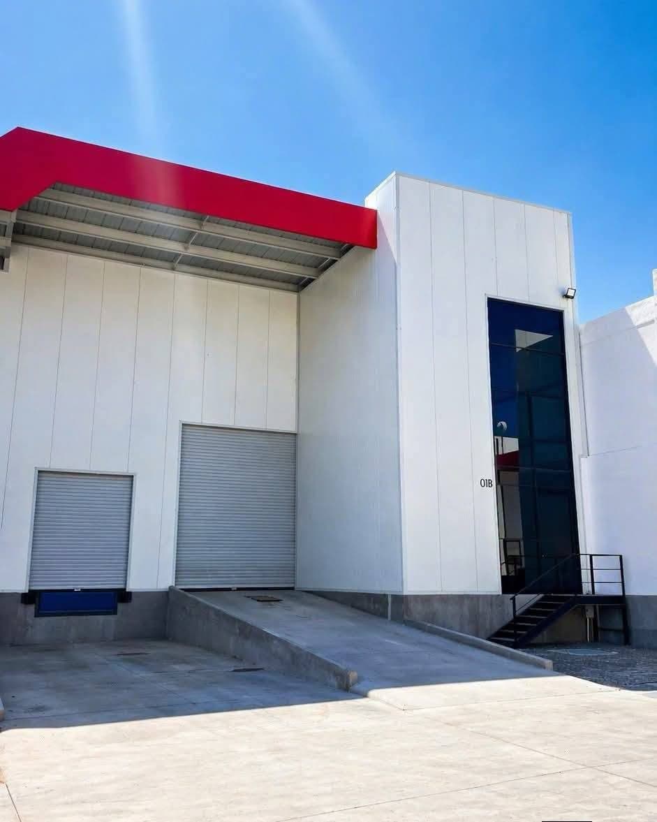 Estrena bodega en Bussines Park Calamanda