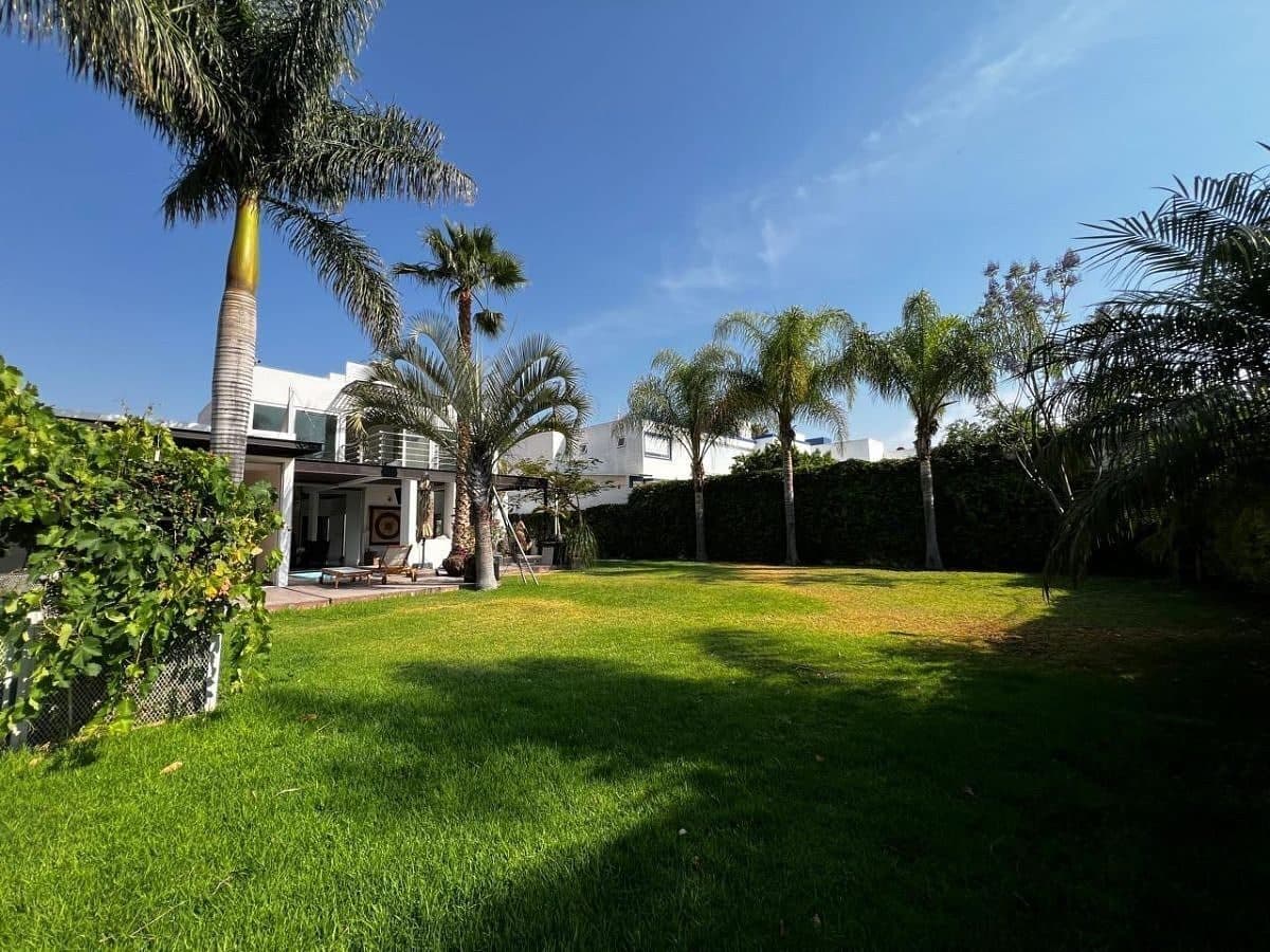 Casa de Lujo en UNA SOLA PLANTA frente al Campo de Golf Juriquilla Jardín 500